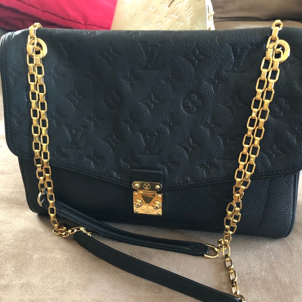 Louis vuitton shoulder bag